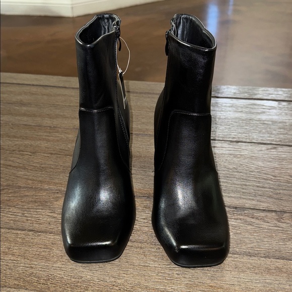 Torrid Square Toe Triangle Heel Bootie Black - Picture 3 of 12